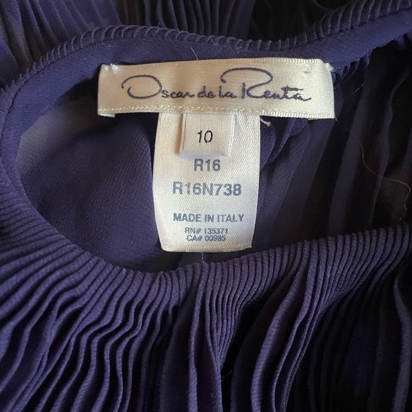 Oscar de la Renta pleated blouse - Picture 5 of 6